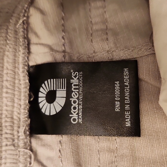 NWOT Akademiks XL Cargo Shorts - Picture 3 of 6